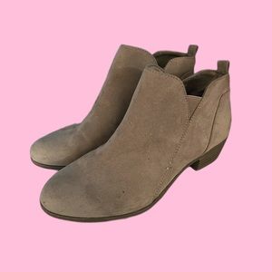 Arizona Women’s Tan Ankle Boots Size 7.5